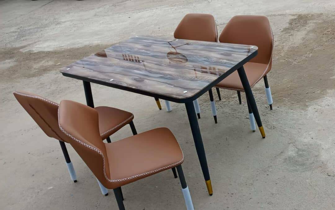 Ensemble Table et Chaises Modernes