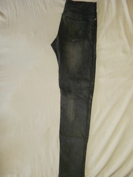 Jeans slim noir délavé