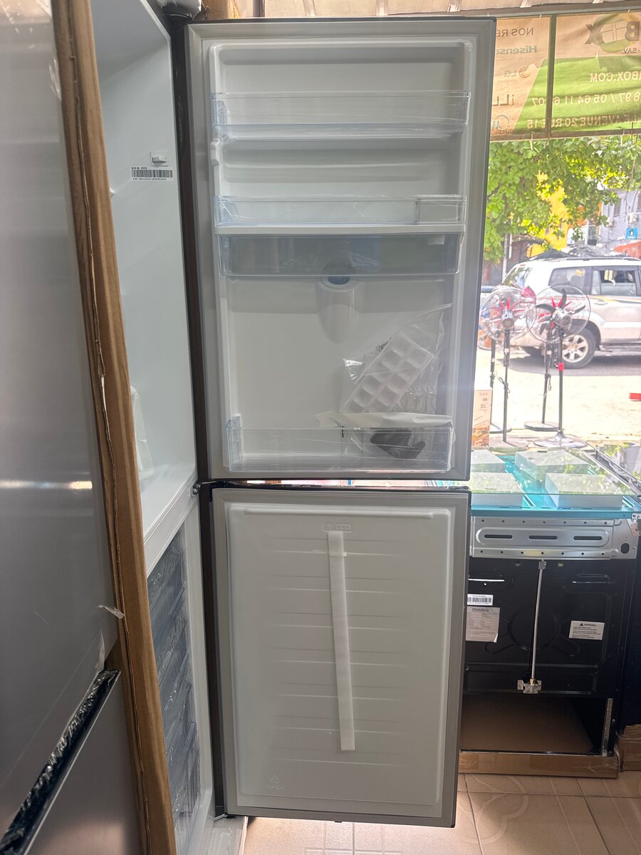 RÉFRIGÉRATEUR HISENSE 240L