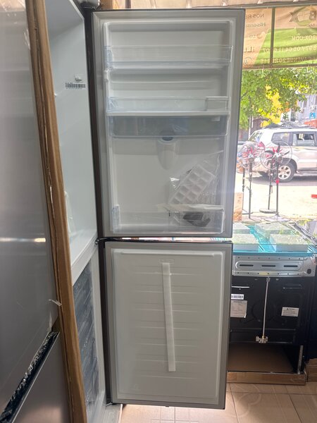 RÉFRIGÉRATEUR HISENSE 240L