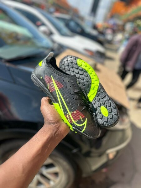 Crampons Nike