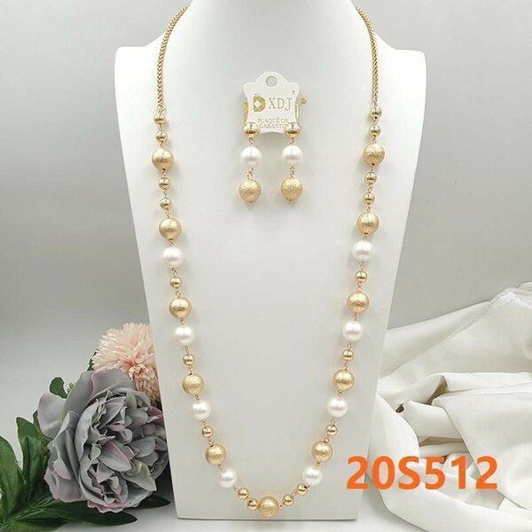 Parure Collier & Boucles d'Oreilles Élégantes