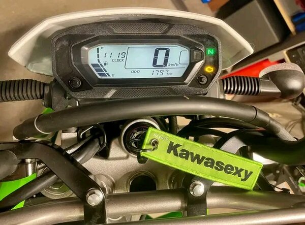 Moto Kawasaki KLX verte