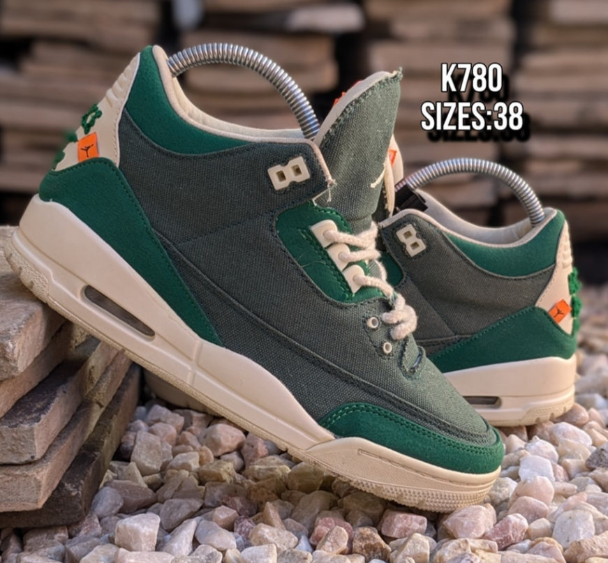 Nike Air Jordan 3 Retro OG's Sneakers