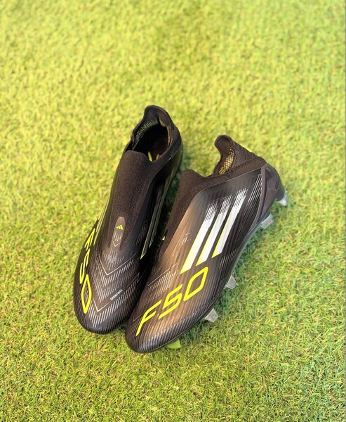 Chaussures de foot F50 noires