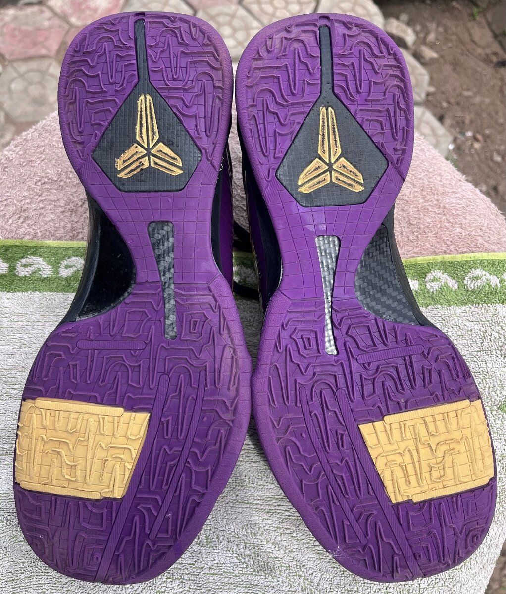 Kobe 5 violet intense