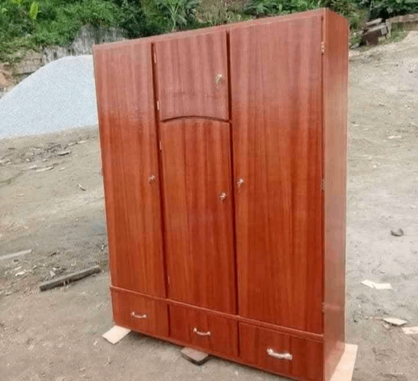 Armoire en bois élégante