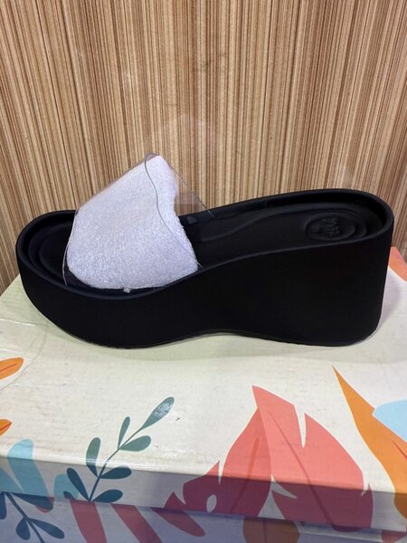 Sandale à plateforme femme élégante