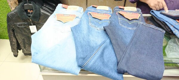 Imported Levi, s pnts