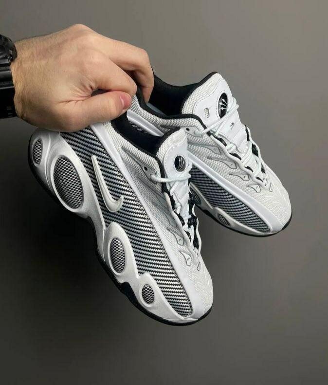 Basket Nike nocta dans carton