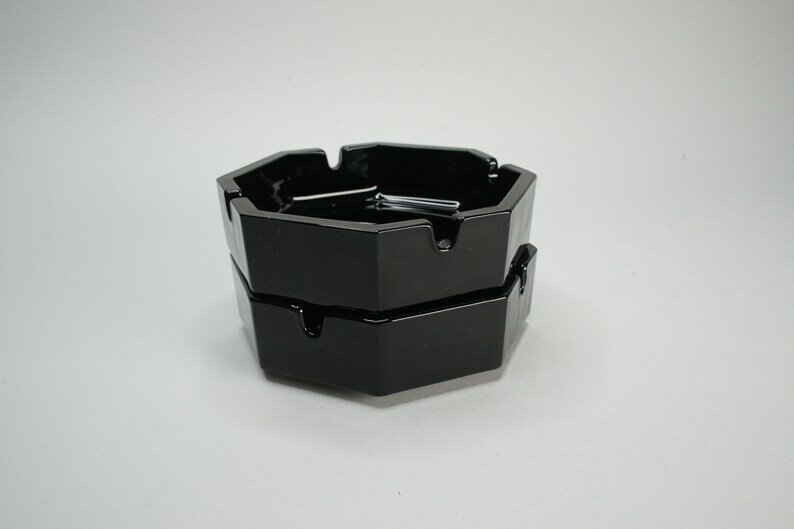 Cendriers noirs élégants