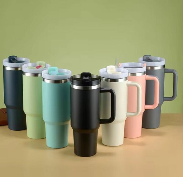 Gobelet Isotherme avec Paille