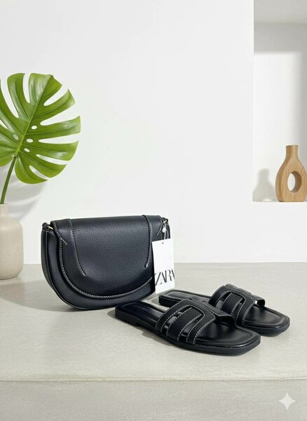 Sandales noires et sac à bandoulière