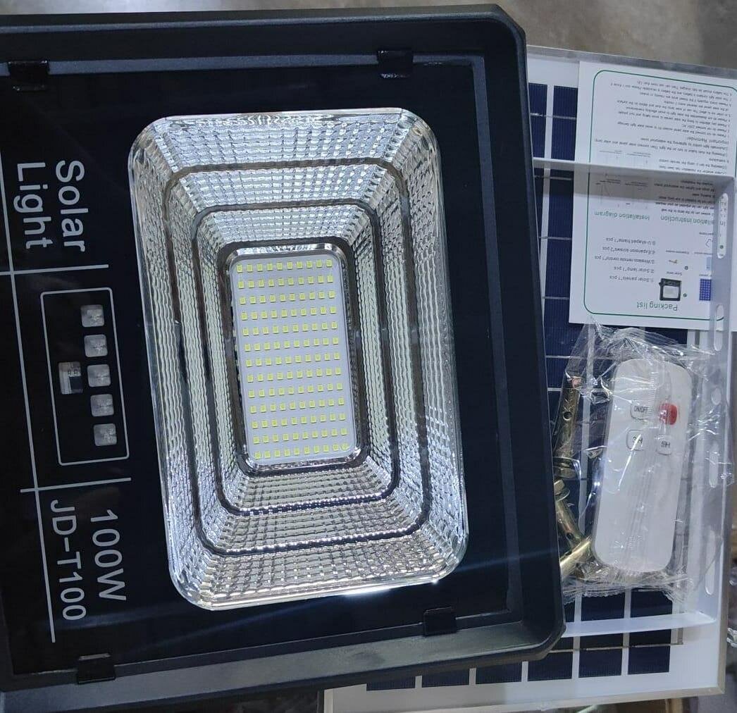 SOLAR FLOOD LIGHT 100W