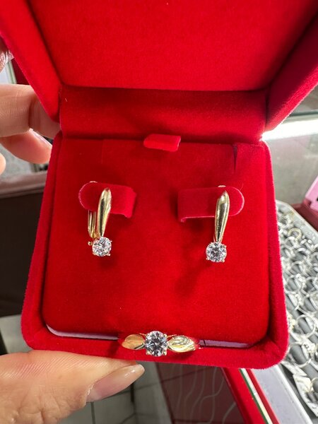 Набор из желтого золото.