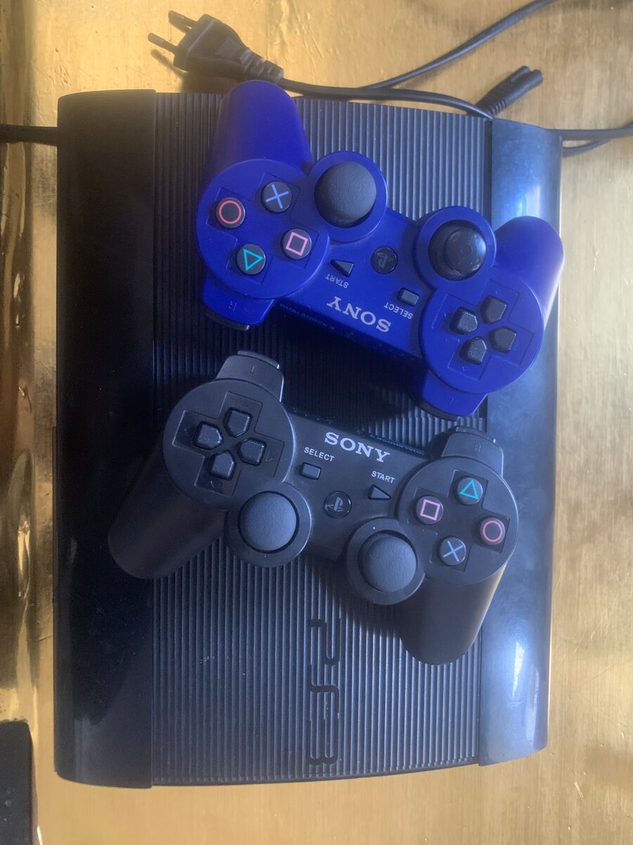 Console Sony PS3 avec manettes