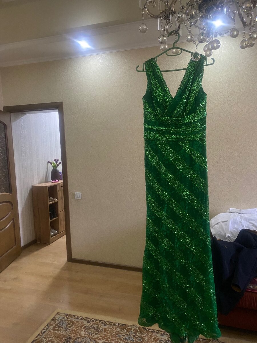 Зеленое платье