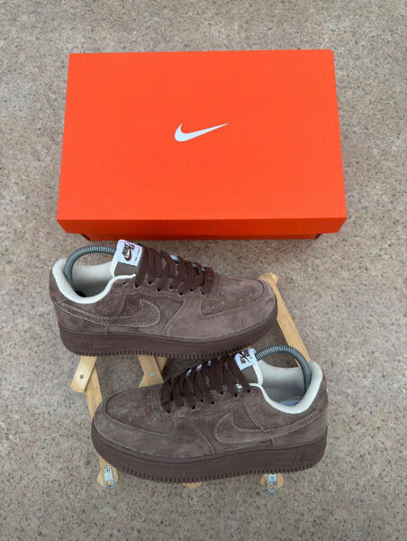 Baskets en daim marron confort