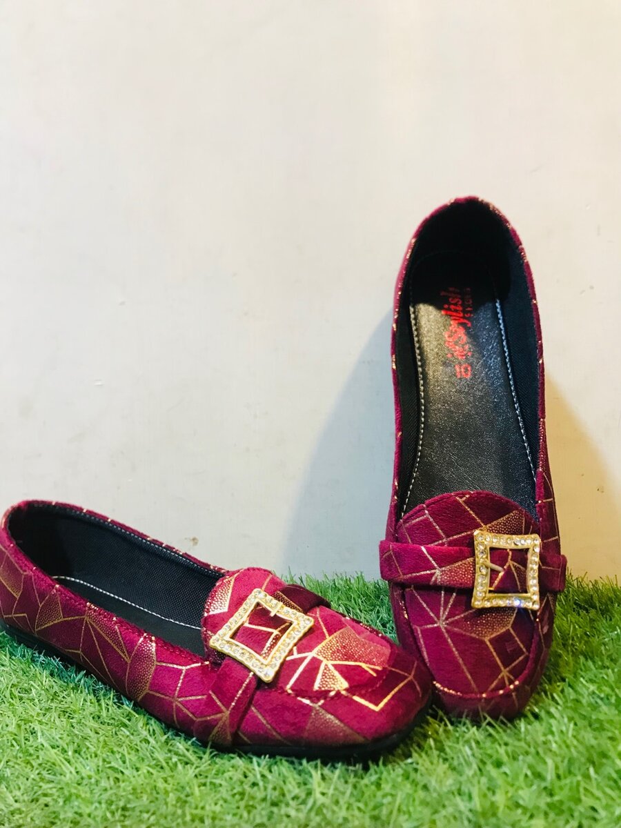 Ladies court shoes