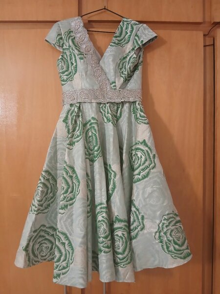 Robe élégante fleurie verte