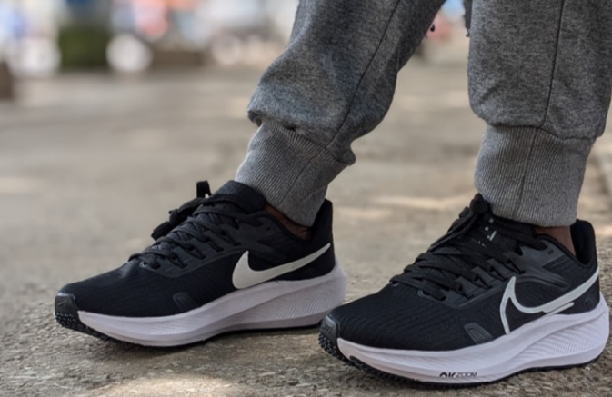 NIKE WOMENS AIR ZOOM PEGASUS SNEAKERS