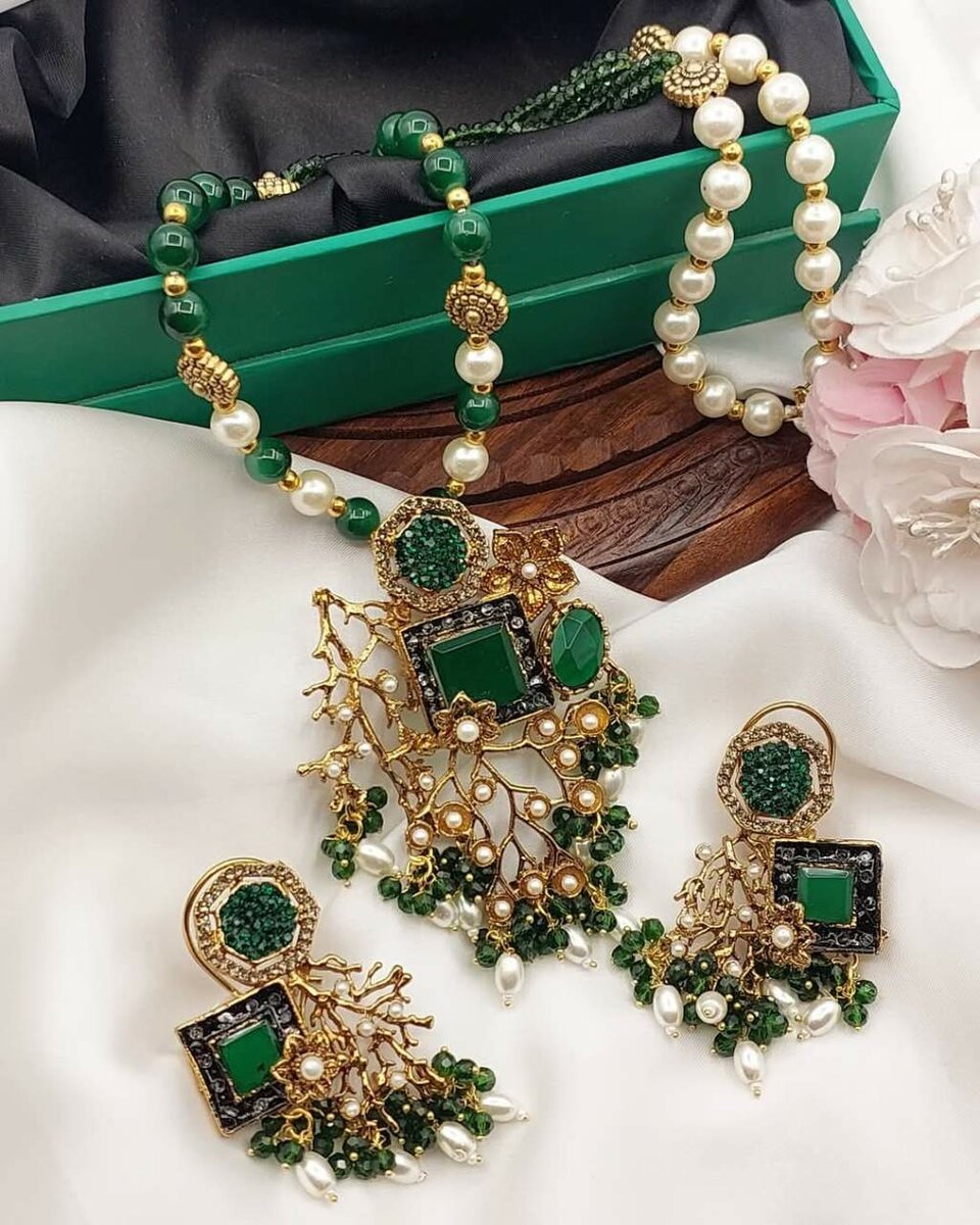 Ladies wedding set Necklace and earrings