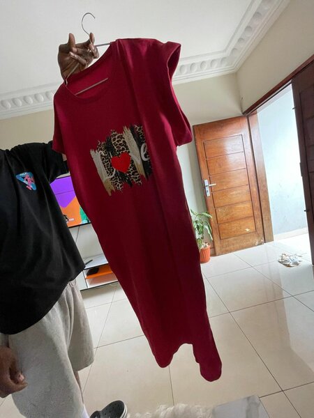 Robe T-shirt rouge motif cœur