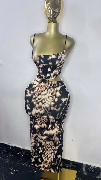 Robe moulante mi-longue imprimée