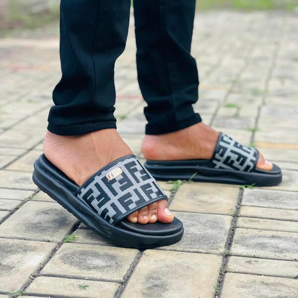 Claquettes Fendi