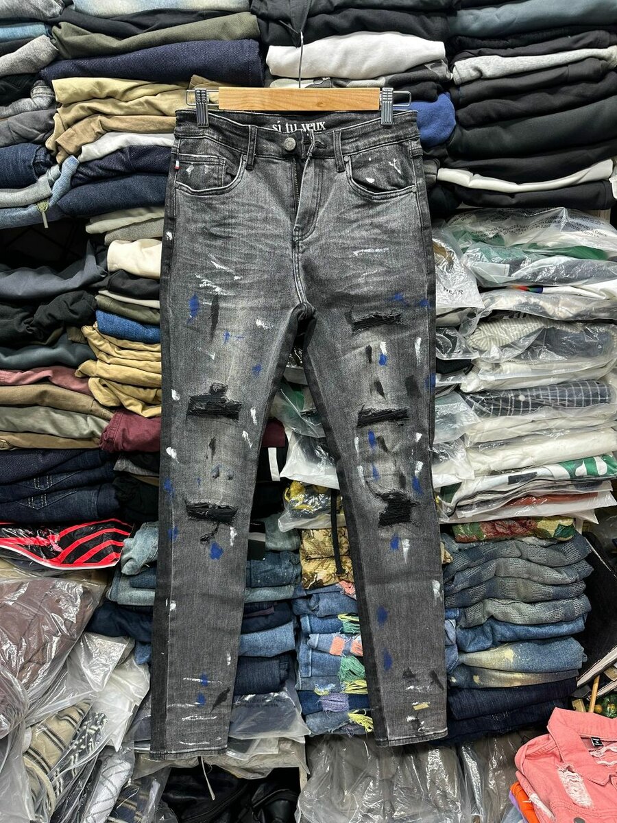 Jeans déchirés graffiti tendance