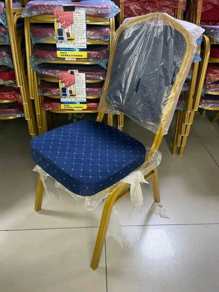 Chaise empilable en métal