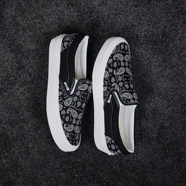 Chaussures slip-on imprimées noires