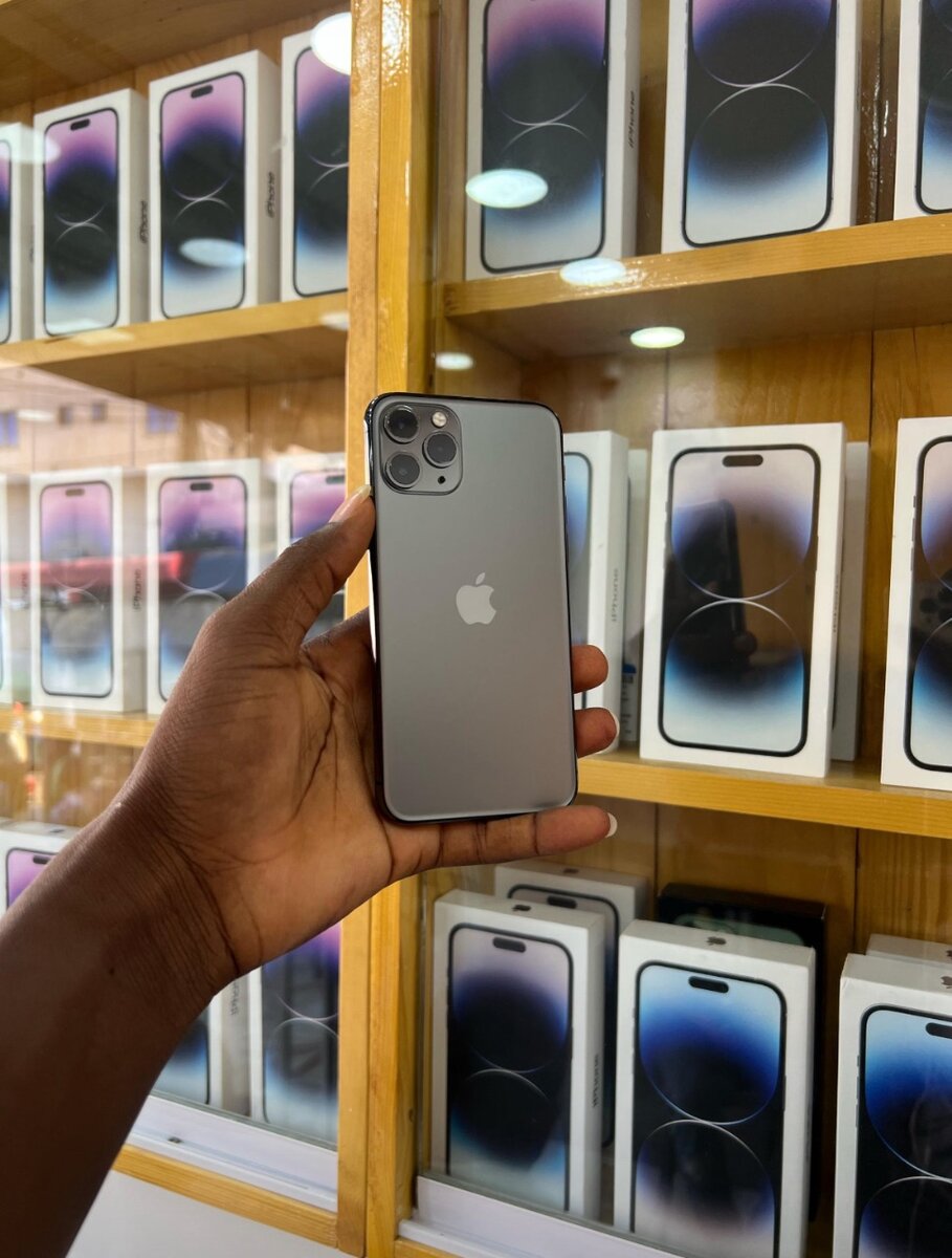 iPhone 11pro 128 gig BH90