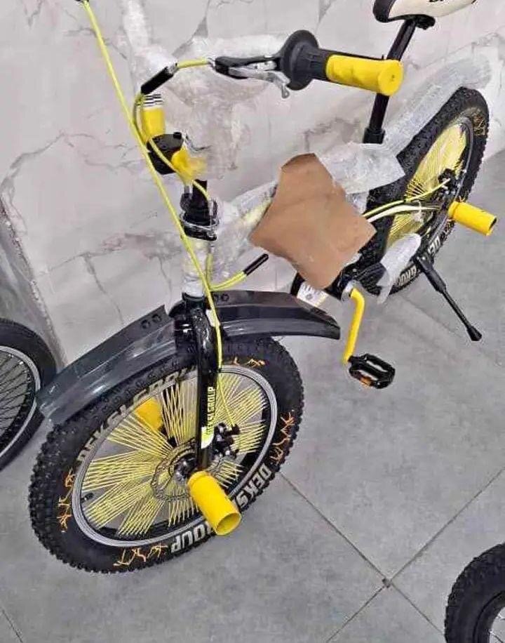 Vélo BMX freestyle jaune