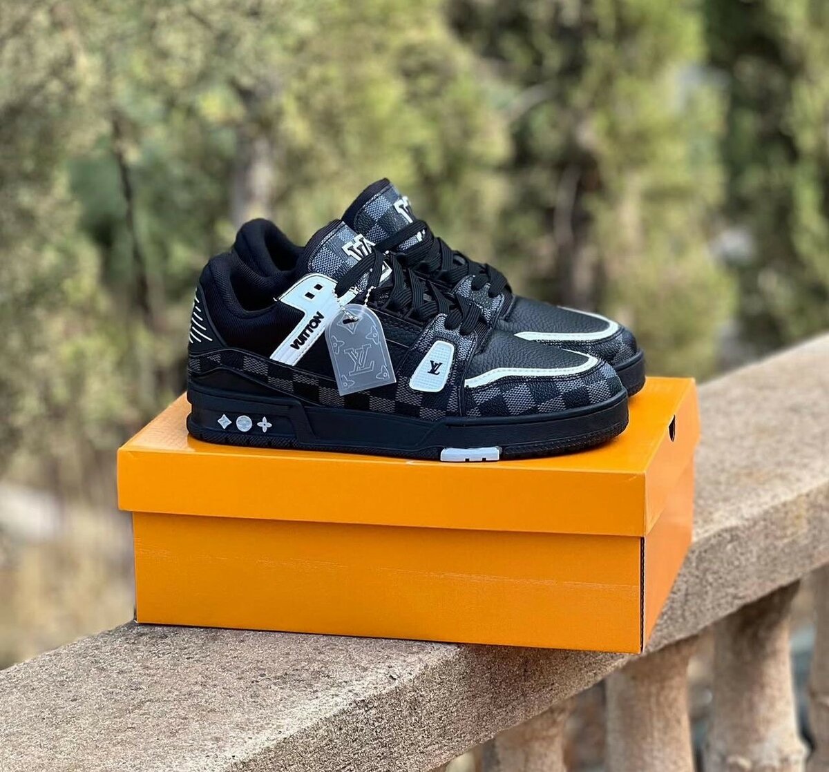 LOUIS VUITTON CLASSIC