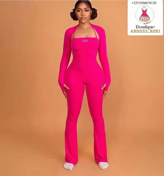 Combinaison moulante femme élégante