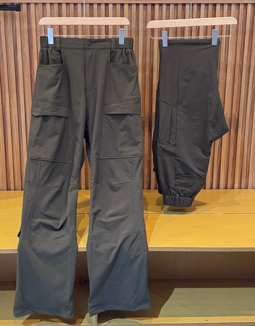 Cargo pants and open Jeans