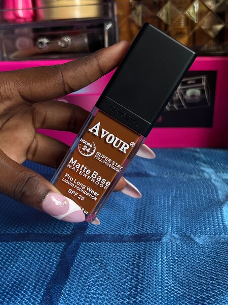 Fond de Teint Mat Avour SPF 25