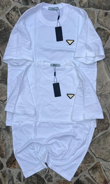 Ensemble de t-shirts blancs