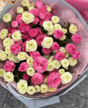 эстетичные букеты из пионовидных спрей роз