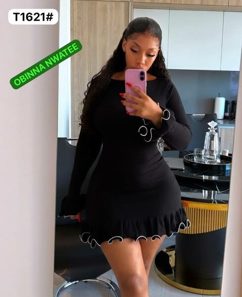 Robe moulante noire élégante