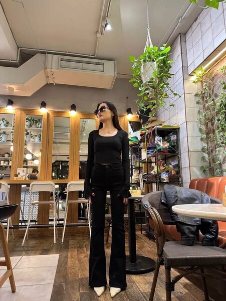 джинсы клеш и кофта