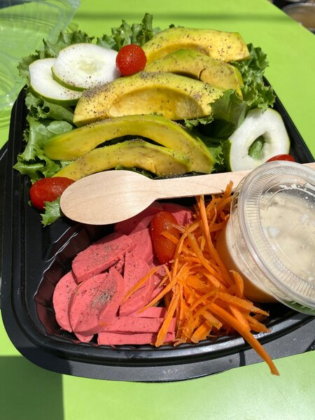 Plat de Poisson Grillé et Légumes