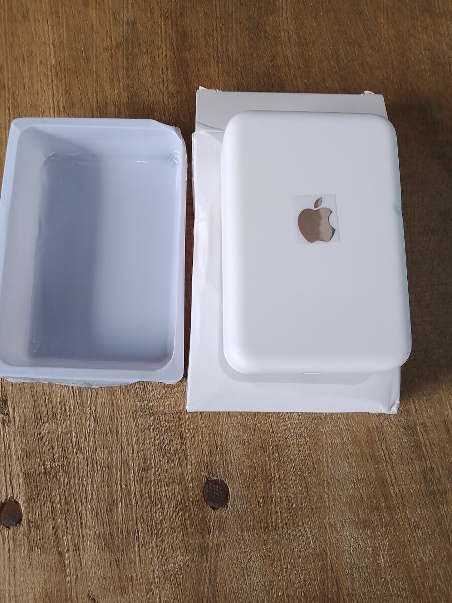 Wireless apple power bank