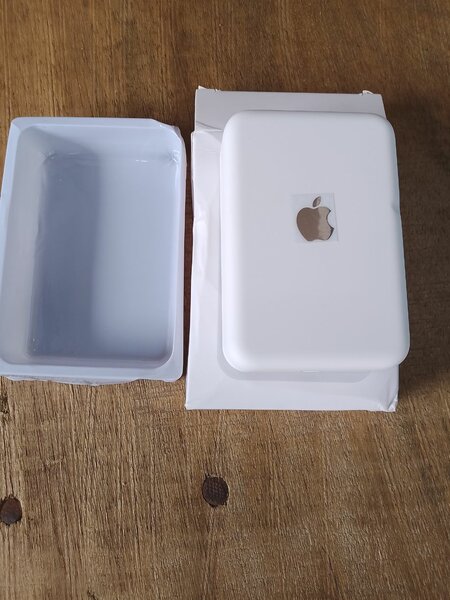 Wireless apple power bank