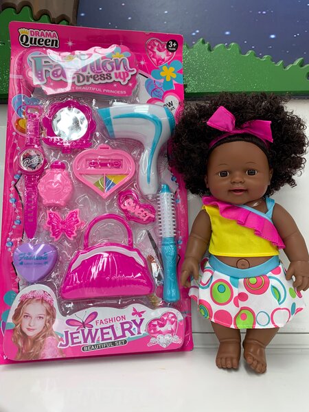 Poupée noire avec Accessoires