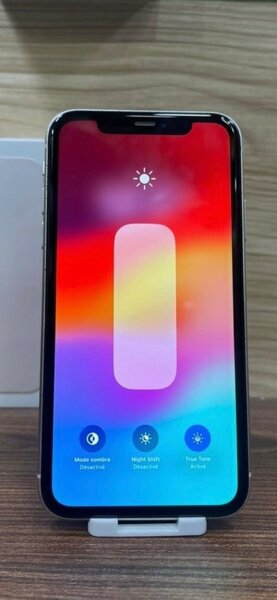 iPhone modèle blanc 64G