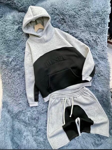 Ensemble de survêtement moderne