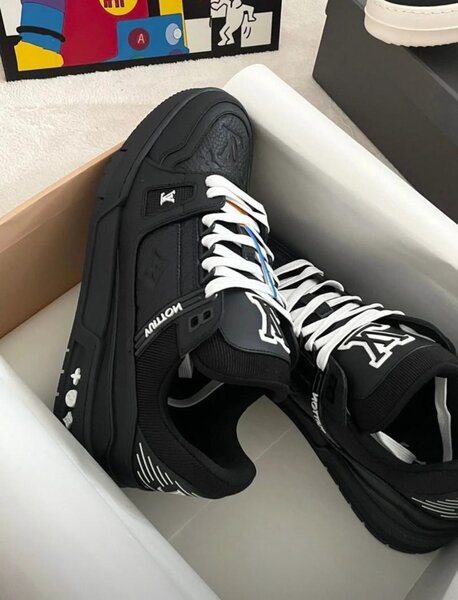 Baskets noires Louis Vuitton