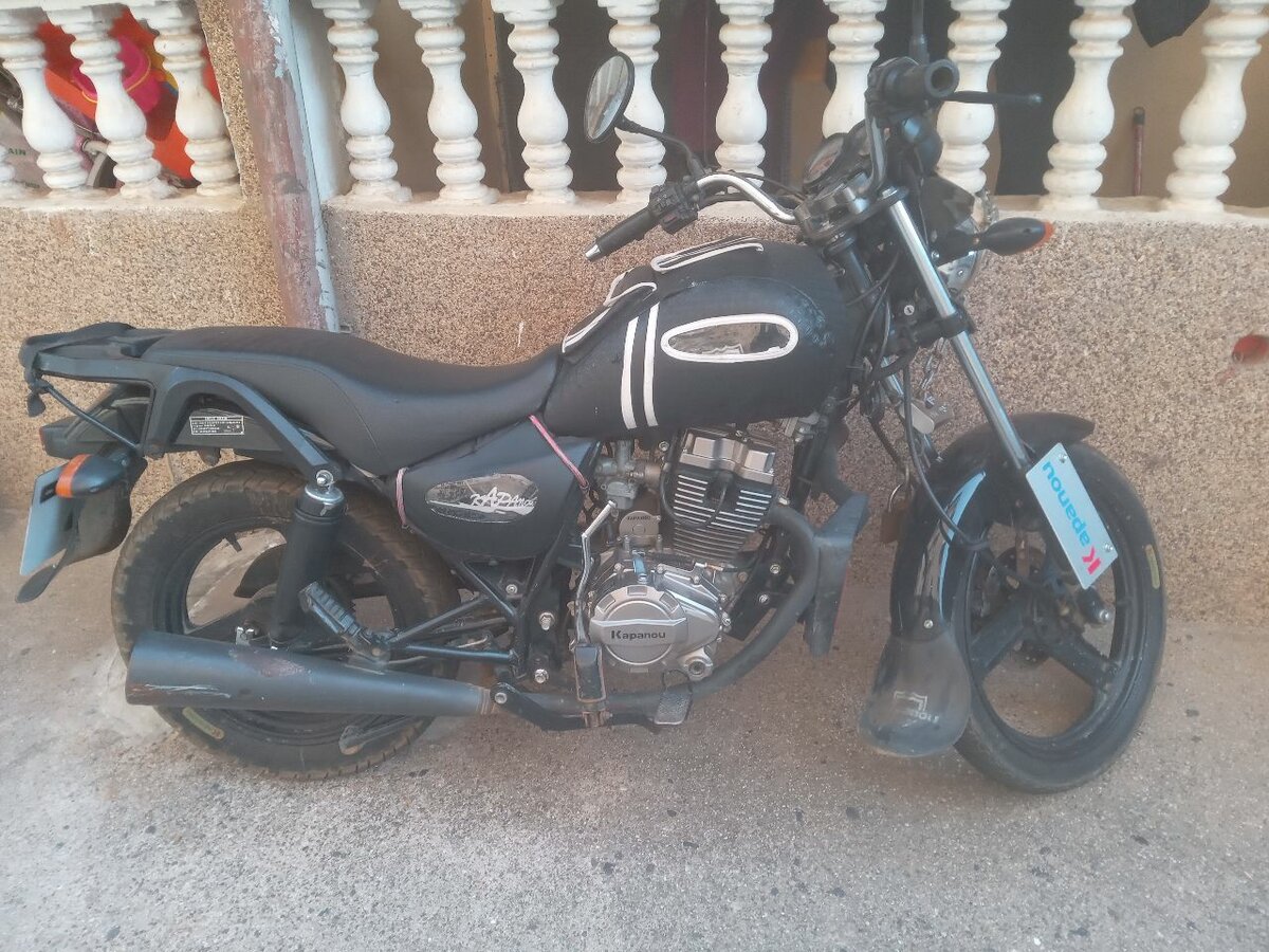 Une moto kapano